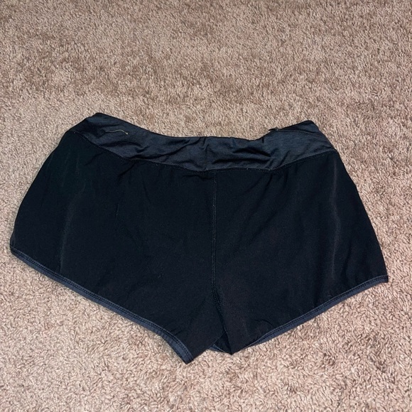 Women’s workout shorts - Picture 2 of 2